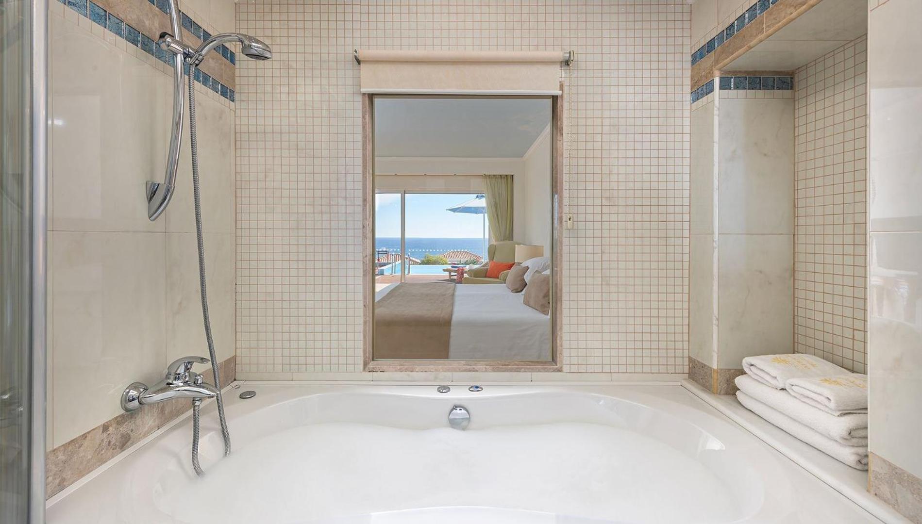 Deluxe Room Sea View with Personal Pool (2 Adults)